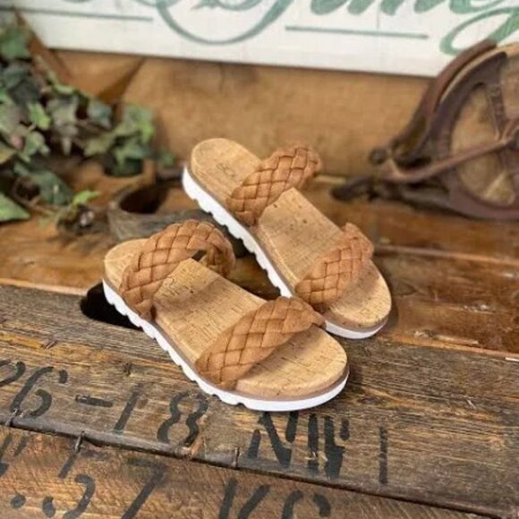 NEW IN BOX! Women’s Moonlight Sandals in Cognac – Size 10 (Only 1 Left!) - Picture 1 of 5